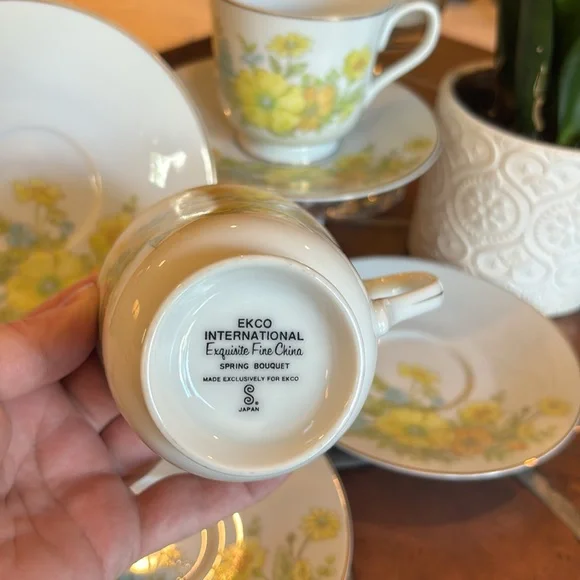Ekco Cups and Saucers Spring Bouquet Pattern - Picture 7 of 14